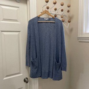 Nike - Womens V-neck swoosh Shirt - Medium